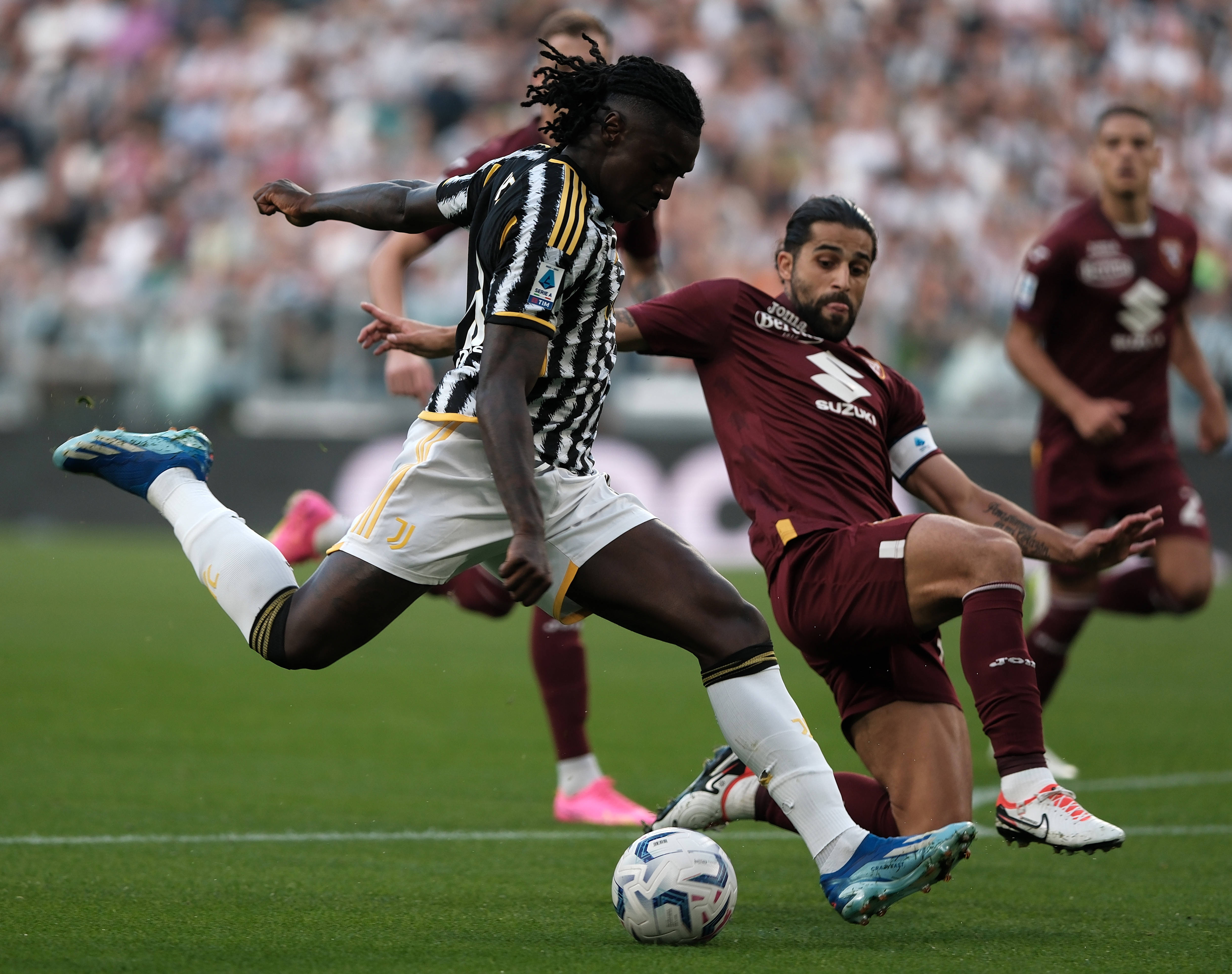 爱游戏网页版登录入口-尤文图斯球员备战对阵国际对手的比赛