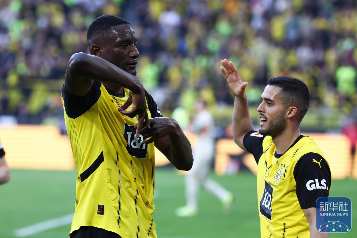 门兴格拉德巴赫进攻火力全开,击溃对手的简单介绍 门兴格拉德巴赫进攻火力全开,击溃对手的简单介绍