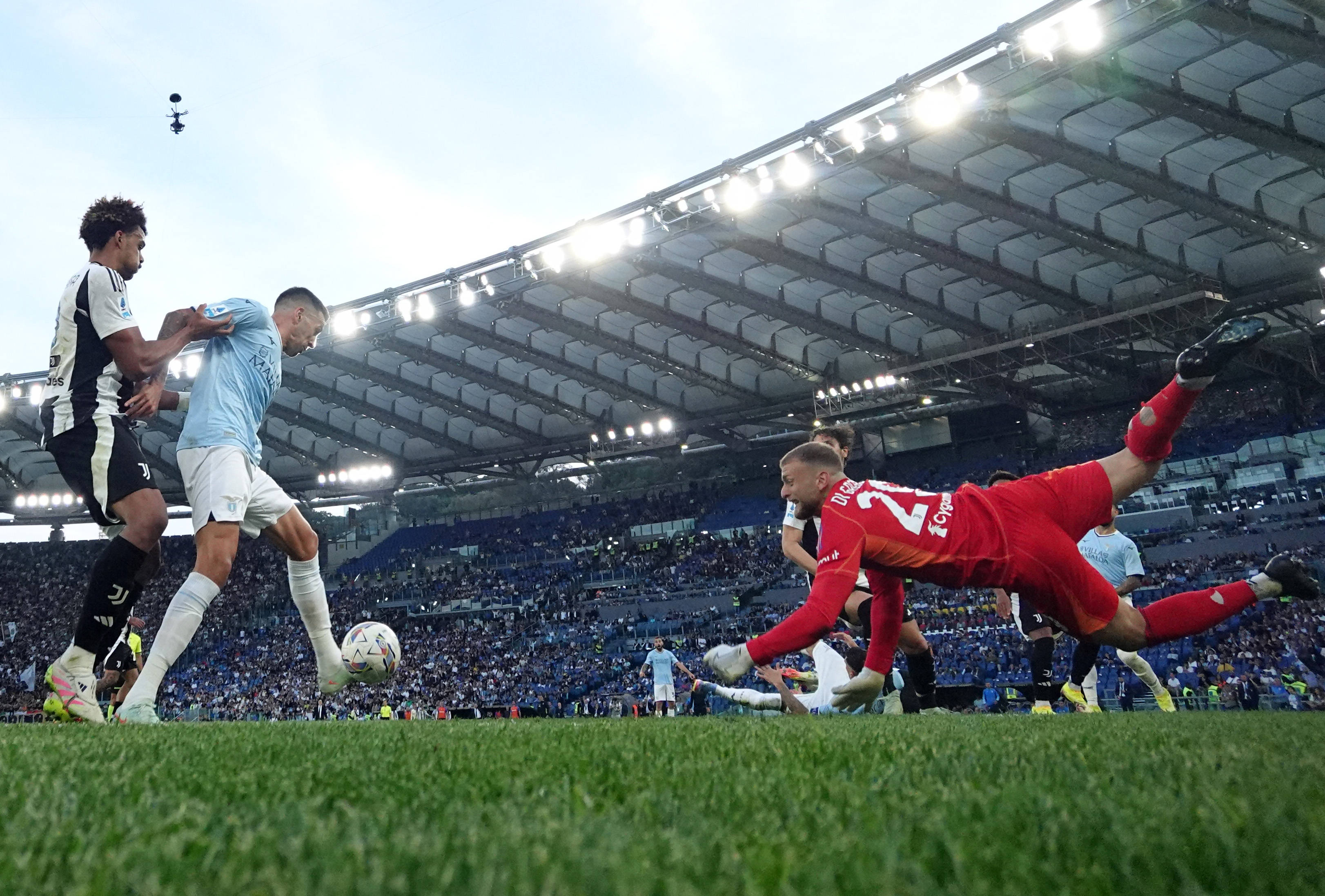 尤文图斯队员集体伤退，备战受挫