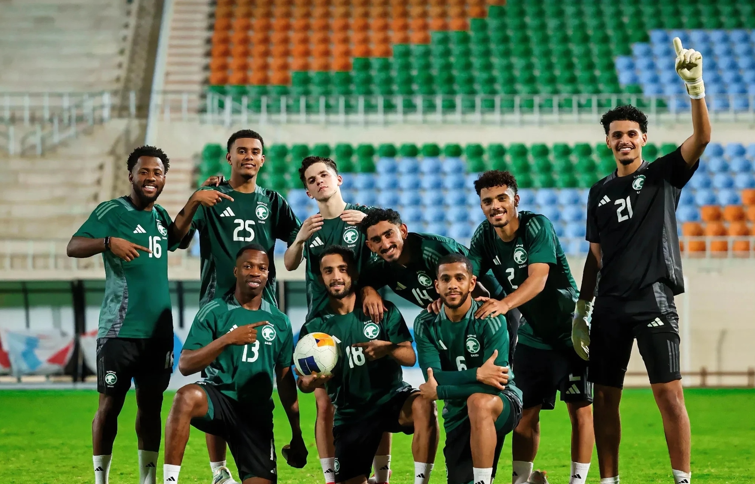 沙尔克球员纷纷续约,稳固球队阵容 沙尔克球员纷纷续约,稳固球队阵容