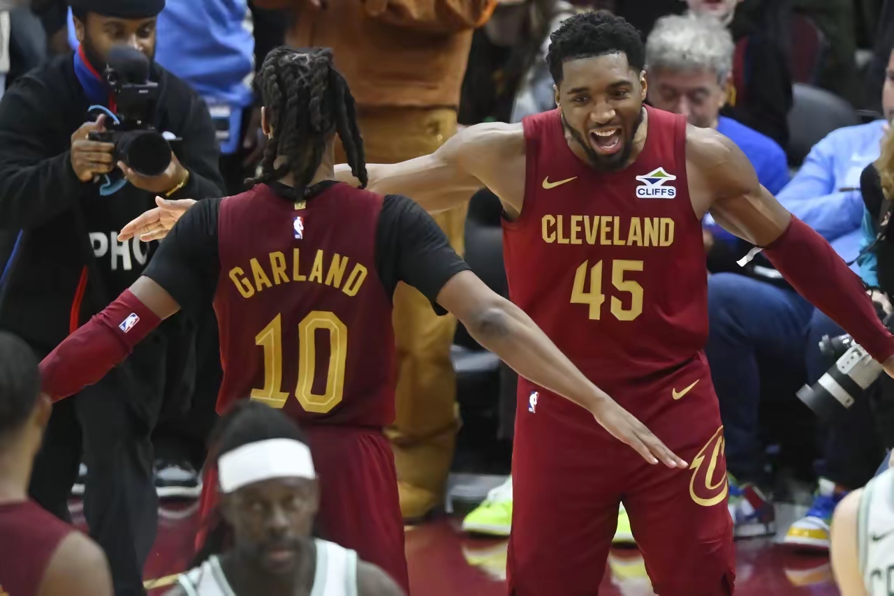 爱游戏链接-骑士客场不敌凯尔特人，遭遇四连败的简单介绍