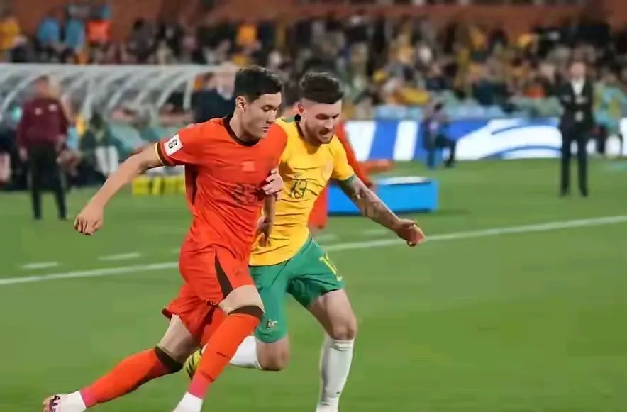 爱游戏投注-塞维利亚中场连续交出好球，组织进攻有方