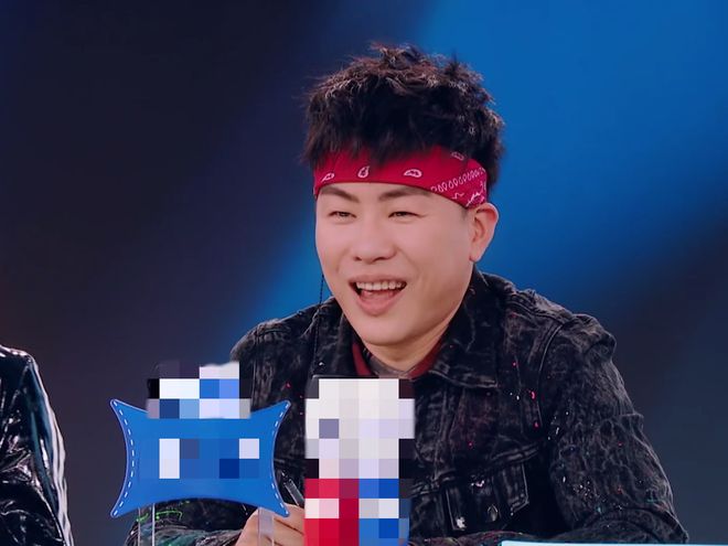 人群酷爱雄鹿中锋的表现，称其实力超群的简单介绍