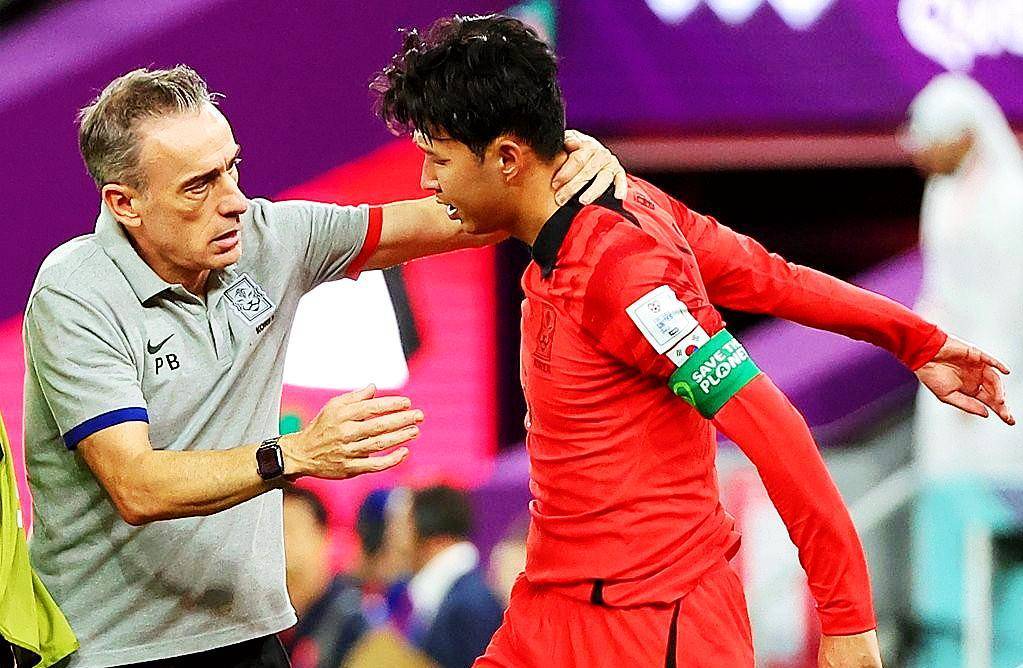 关于惊心动魄：加纳队在和南非队的激烈较量中咄咄逼人的信息