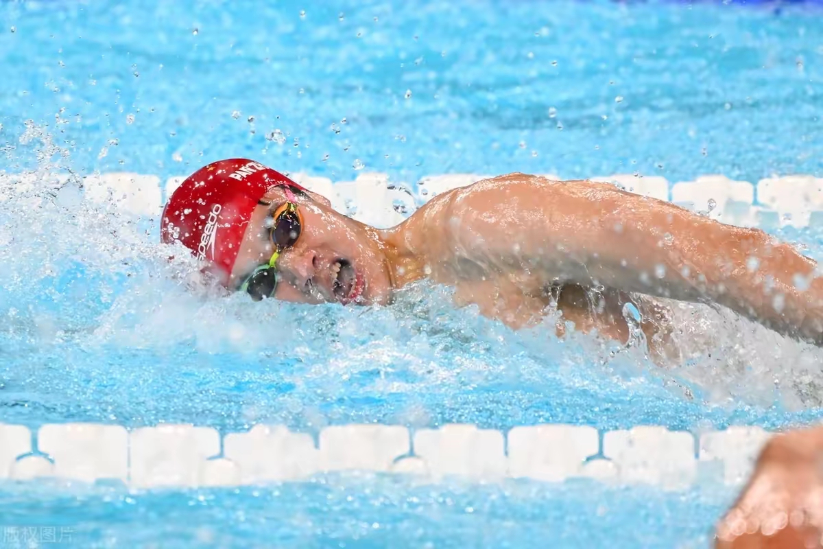 爱游戏直播-美国游泳选手夺冠，再次传奇复活