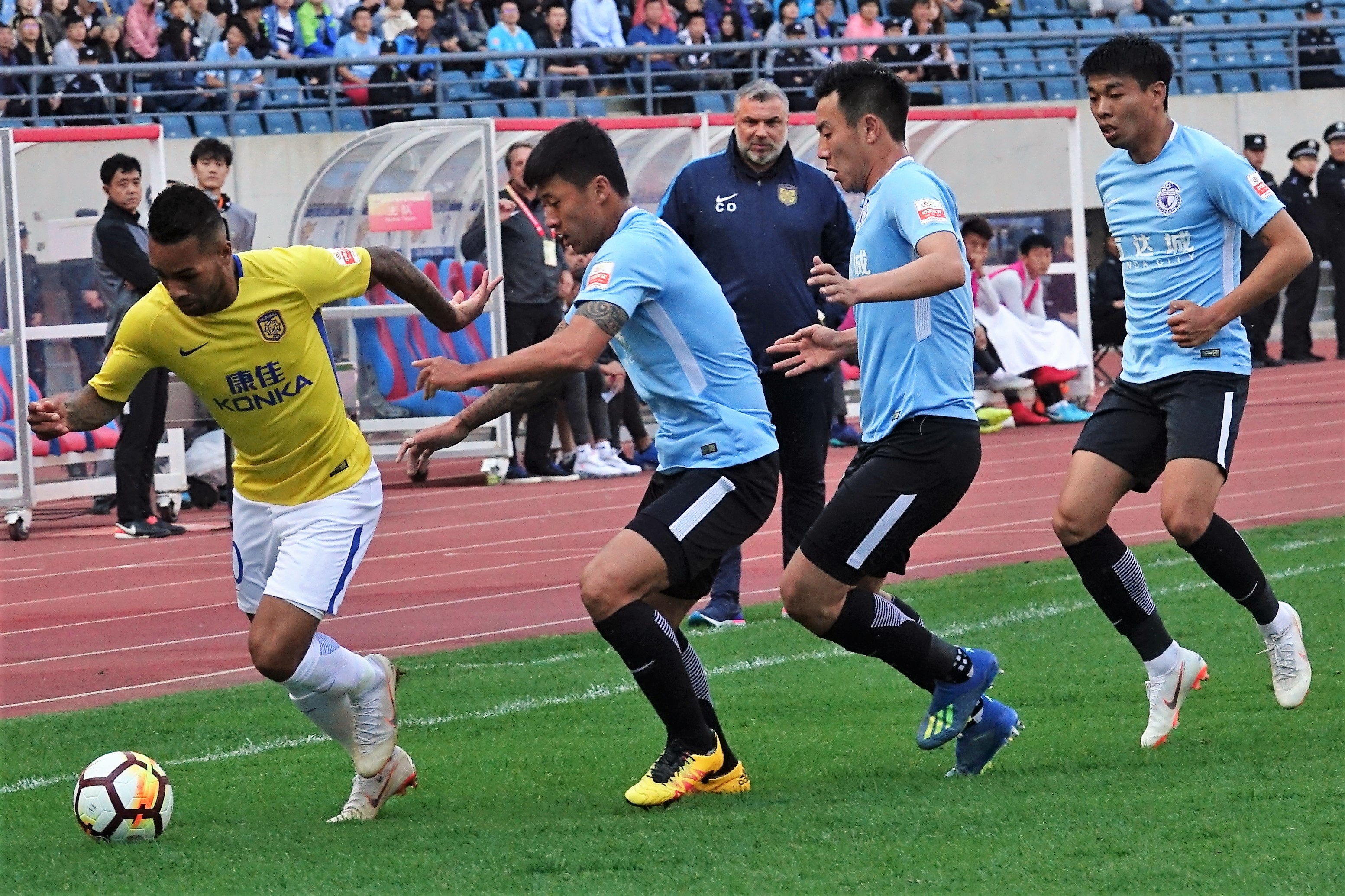 队员默契配合，球队连胜走势不可阻挡