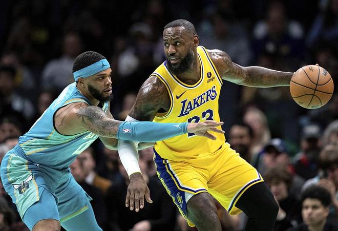 黄蜂主场不敌马刺，拉塞尔成全队得分王