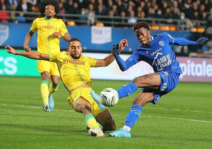 包含南特主场惨败，排名下滑至降级区的词条