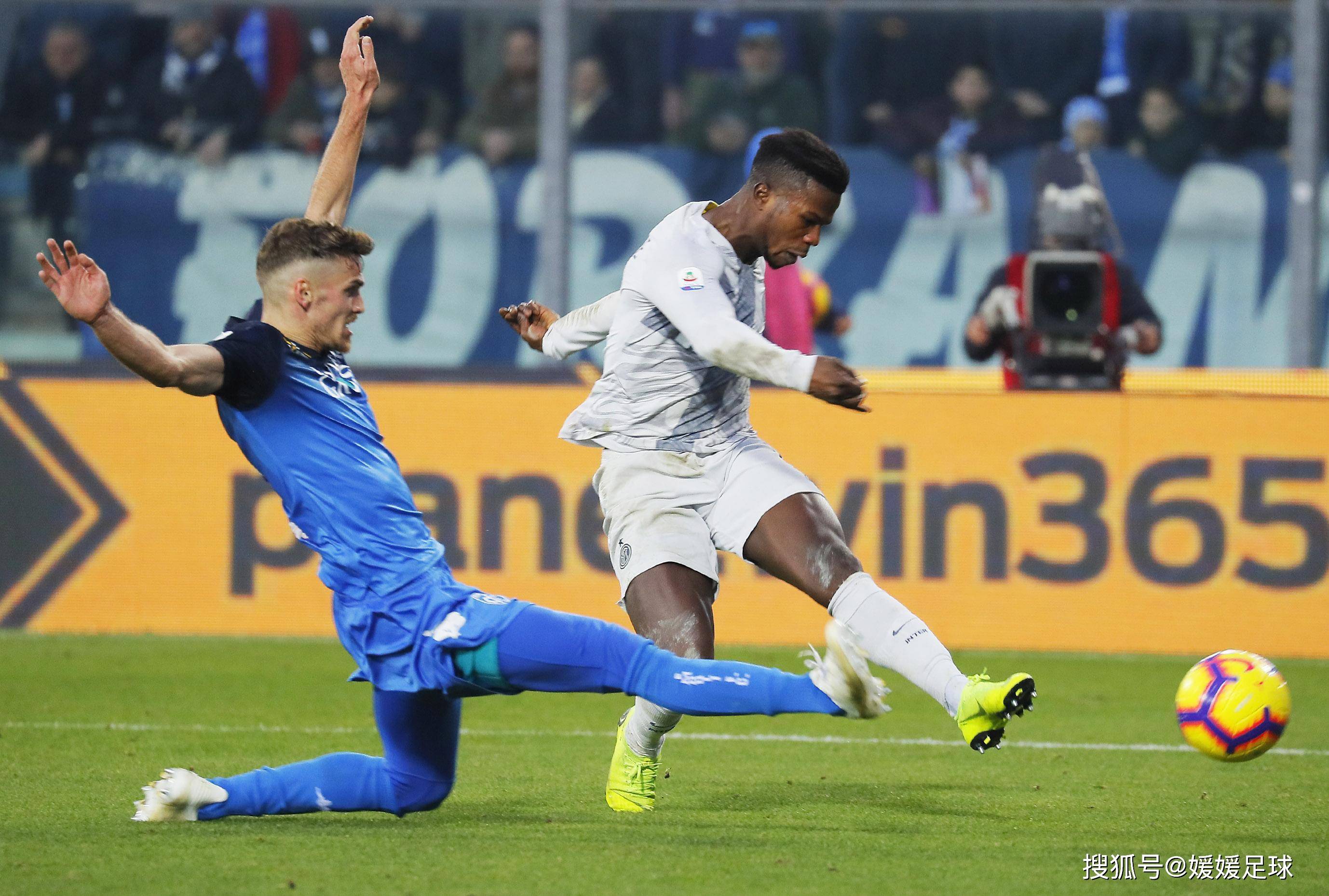 包含尤文图斯队长梅尔滕斯双响，-胜卡利亚里的词条