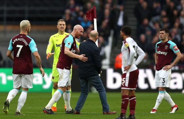 包含伯恩利客场击败莱斯特城，取得关键三分继续前行的词条