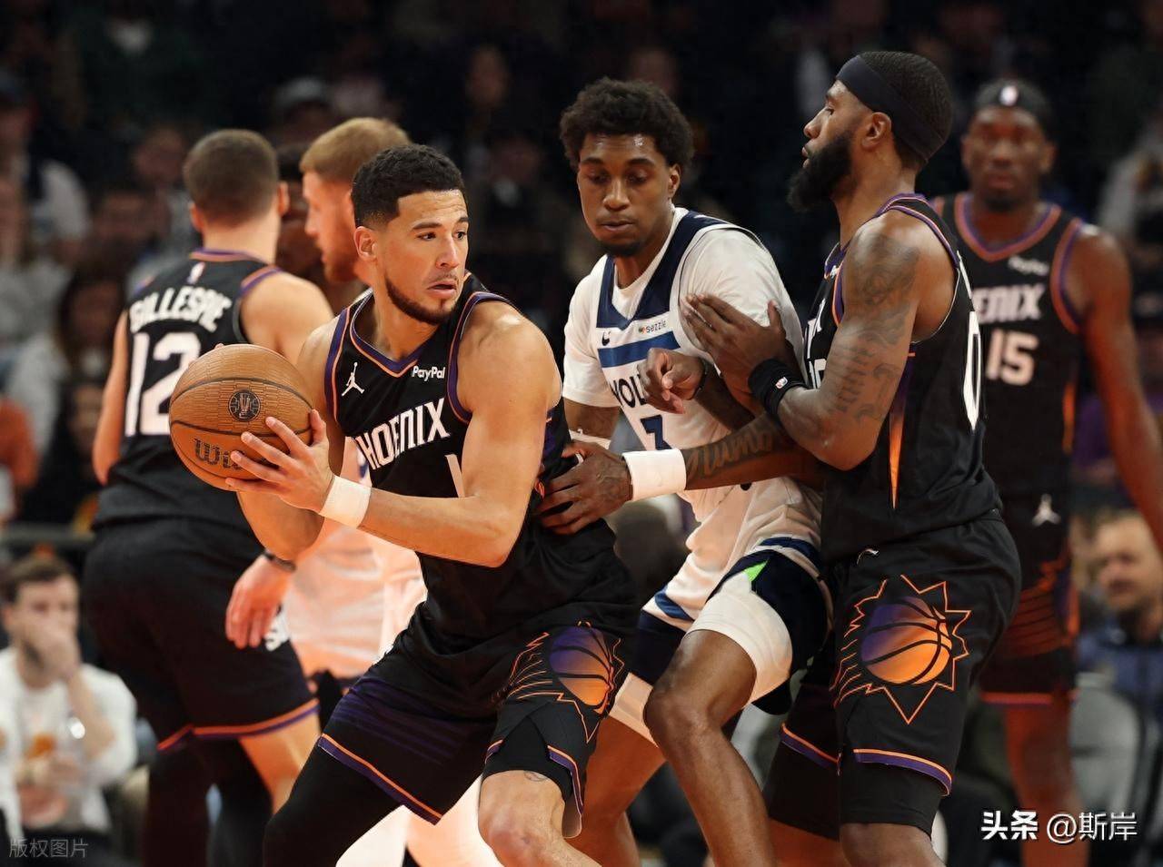 爱游戏培训-太阳队主场失利，观众困惑不安