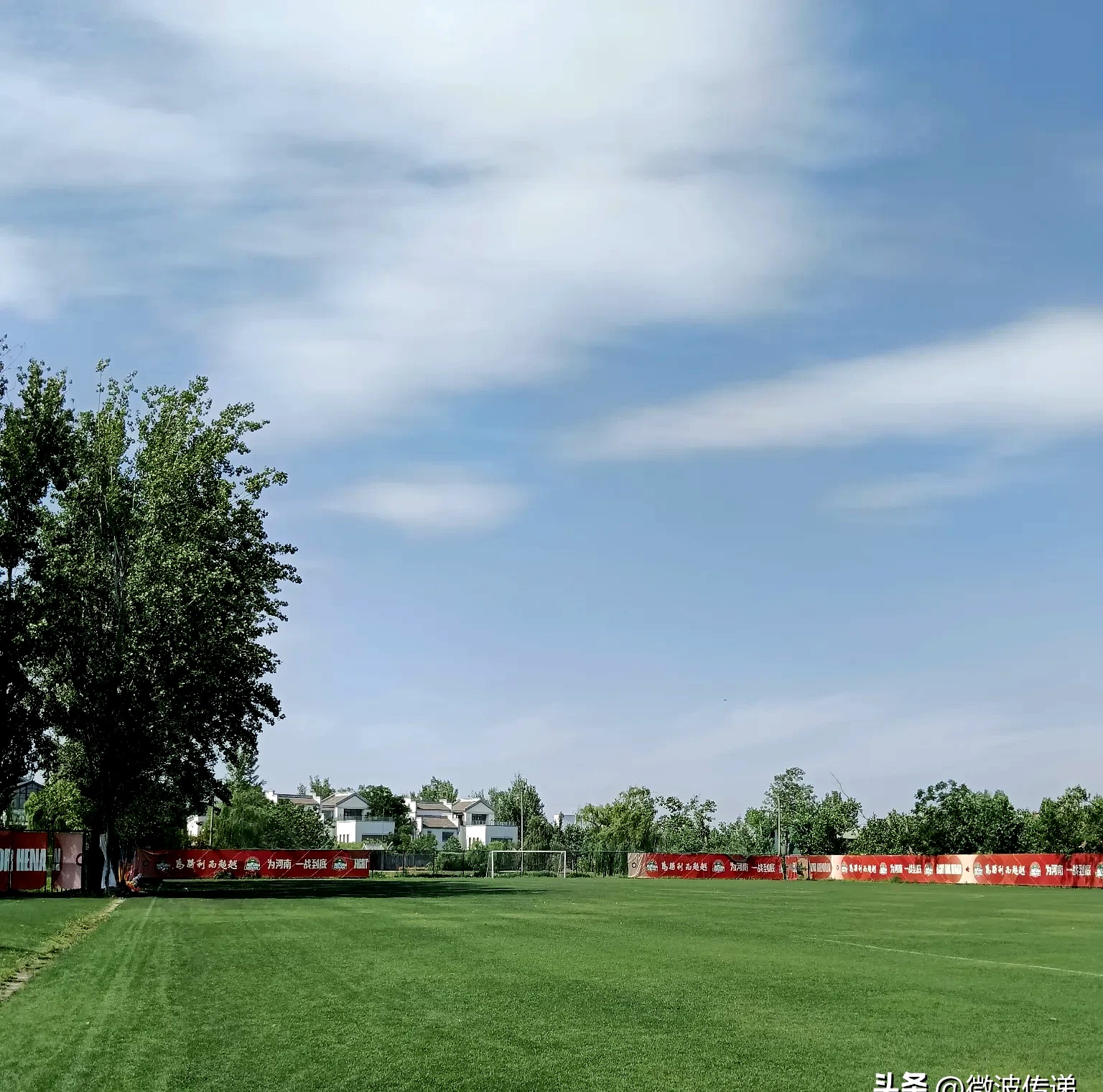 冷热变幻，球场上胜负几分之差的简单介绍