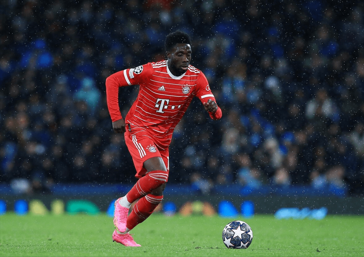 爱游戏平台-拜仁米兰不败，稳居小组第二