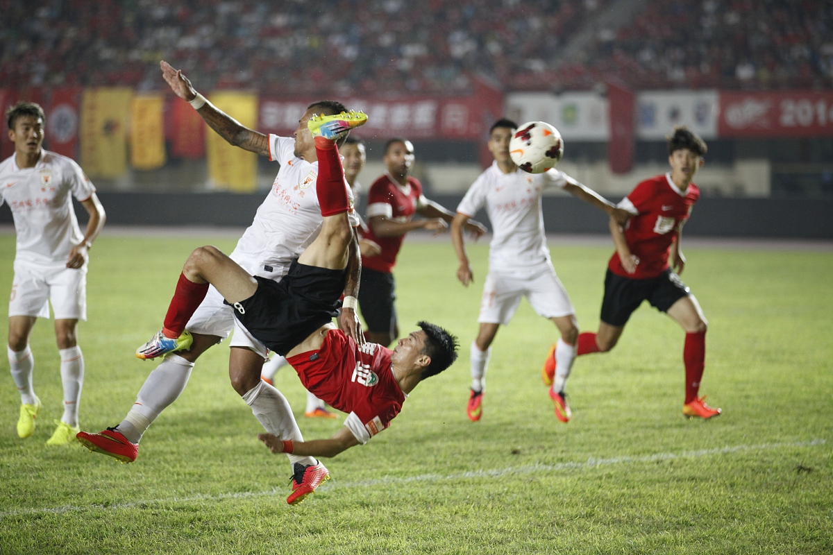 爱游戏官方登录入口-高能对决：亚洲足球赛场惊险迭起的简单介绍