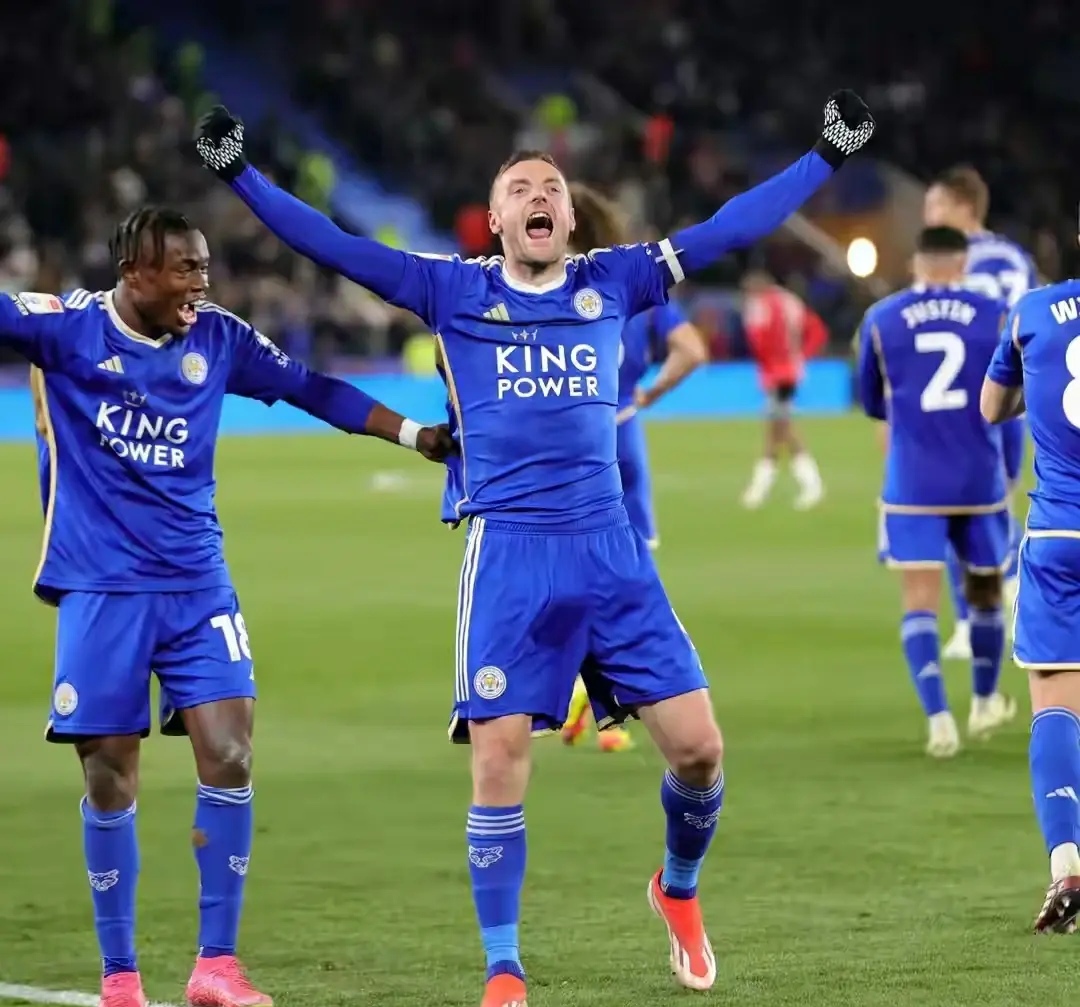 包含莱斯特城对决曼城红蓝激烈对抗的词条